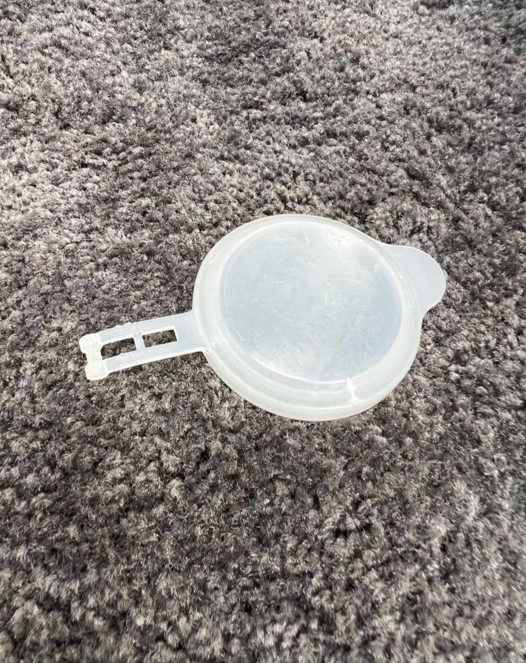 Window wiper reservoir cap image 2