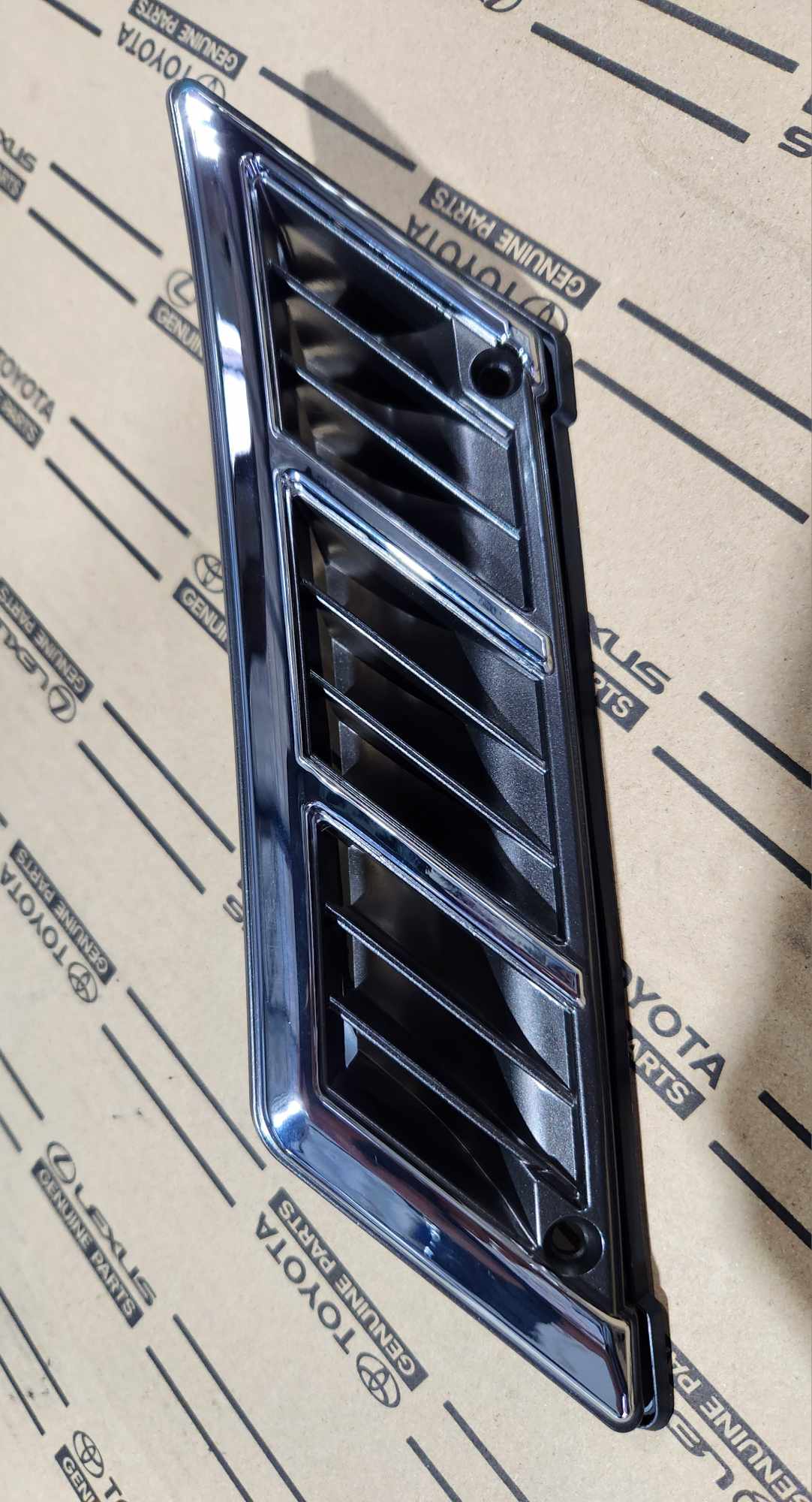 Chrome factory guard vents suit any 60 Series Landcruiser image 3